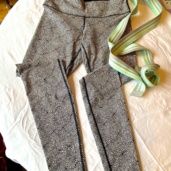 lululemon athletica Pants - Lulu lemon size 8 leggings.